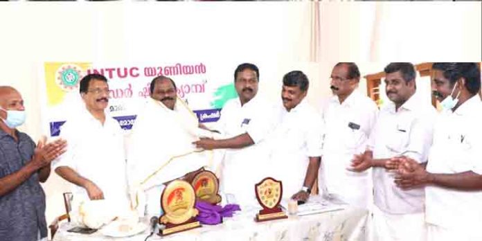 കോണ്ഗ്രസ് പാർട്ടിയുടെ സംഘടനാ തെരഞ്ഞെടുപ്പിൽ തൊഴിലാളികളെ ഉൾപ്പെടുത്താൻ ഐഎൻടിയുസിക്ക് നിര്ദ്ദേശം കോണ്ഗ്രസ് പാർട്ടിയുടെ സംഘടനാ തെരഞ്ഞെടുപ്പിൽ തൊഴിലാളികളെ ഉൾപ്പെടുത്താൻ ഐഎൻടിയുസിക്ക് നിര്ദ്ദേശം