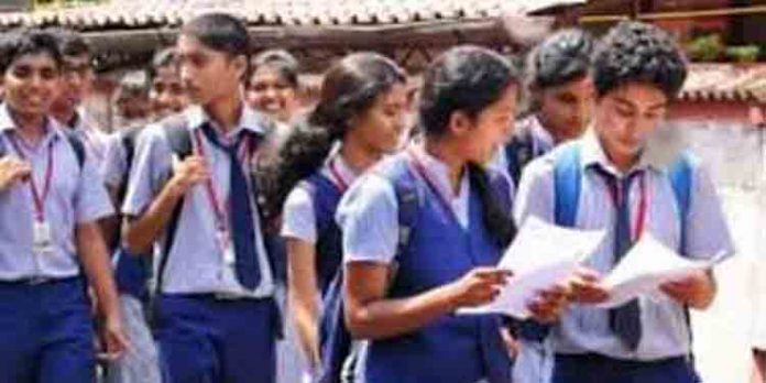 പ്ലസ് വണ് സീറ്റ് ക്ഷാമം പരിഹരിക്കുന്നതിന് താത്കാലിക ബാച്ചുകള് ഏര്പ്പെടുത്തുന്നതില് ഇന്ന് തീരുമാനം പ്ലസ് വണ് സീറ്റ് ക്ഷാമം പരിഹരിക്കുന്നതിന് താത്കാലിക ബാച്ചുകള് ഏര്പ്പെടുത്തുന്നതില് ഇന്ന് തീരുമാനം