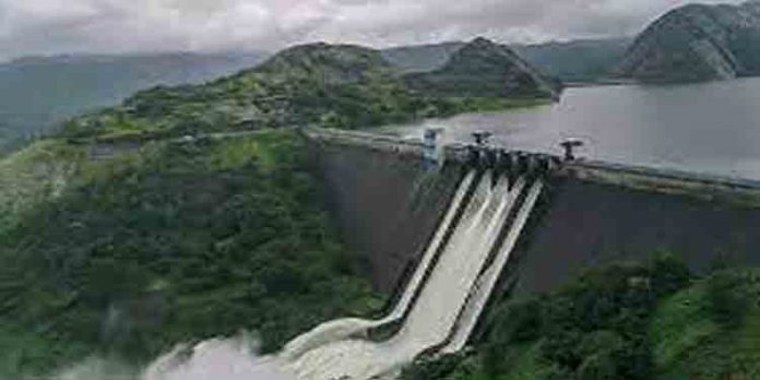മുല്ലപ്പെരിയാര് ഡാമിന്റെ ഒരു സ്പില്വെ ഷട്ടര് വീണ്ടും ഉയര്ത്തി ; പെരിയാര് തീരത്ത് ജാഗ്രതാ നിര്ദേശം മുല്ലപ്പെരിയാര് ഡാമിന്റെ ഒരു സ്പില്വെ ഷട്ടര് വീണ്ടും ഉയര്ത്തി ; പെരിയാര് തീരത്ത് ജാഗ്രതാ നിര്ദേശം