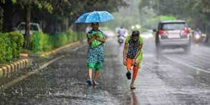 ബംഗാള് ഉള്ക്കടലില് പുതിയ ന്യൂനമര്ദ്ദം ; സംസ്ഥാനത്ത് നാളെ മുതല് ശനിയാഴ്ചവരെ ഒറ്റപ്പെട്ട കനത്ത മഴ പെയ്യും ബംഗാള് ഉള്ക്കടലില് പുതിയ ന്യൂനമര്ദ്ദം ; സംസ്ഥാനത്ത് നാളെ മുതല് ശനിയാഴ്ചവരെ ഒറ്റപ്പെട്ട കനത്ത മഴ പെയ്യും
