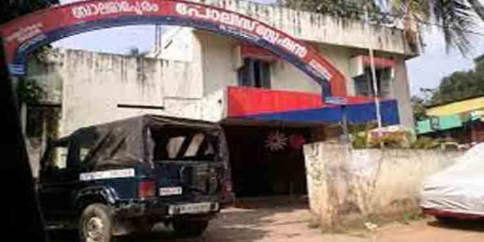 ബാലരാമപുരം കേസ് ; ഡിവൈഎസ്പിക്ക് മുകളിലുള്ള പോലീസ് ഉദ്യോഗസ്ഥന് അന്വേഷിക്കണം : കോടതി ബാലരാമപുരം കേസ് ; ഡിവൈഎസ്പിക്ക് മുകളിലുള്ള പോലീസ് ഉദ്യോഗസ്ഥന് അന്വേഷിക്കണം : കോടതി
