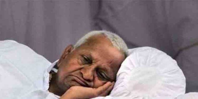 നെഞ്ചുവേദനയെ തുടര്ന്ന് അന്നാ ഹസാരെയെ ആശുപത്രിയില് പ്രവേശിപ്പിച്ചു നെഞ്ചുവേദനയെ തുടര്ന്ന് അന്നാ ഹസാരെയെ ആശുപത്രിയില് പ്രവേശിപ്പിച്ചു
