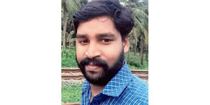 ഭാര്യ ആത്മഹത്യ ചെയ്ത് രണ്ട് ആഴ്ച കഴിഞ്ഞ് യുവാവിനെ തൂങ്ങി മരിച്ച നിലയില് കണ്ടെത്തി ഭാര്യ ആത്മഹത്യ ചെയ്ത് രണ്ട് ആഴ്ച കഴിഞ്ഞ് യുവാവിനെ തൂങ്ങി മരിച്ച നിലയില് കണ്ടെത്തി