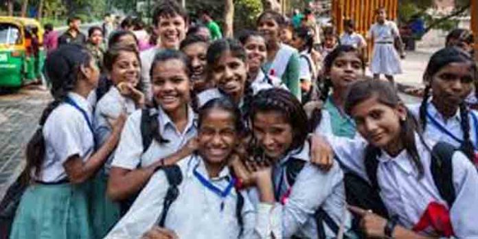 സ്കൂളുകളില് ക്ലാസ് സമയം വൈകിട്ട് നാലുമണി വരെയാക്കാന് തീരുമാനം സ്കൂളുകളില് ക്ലാസ് സമയം വൈകിട്ട് നാലുമണി വരെയാക്കാന് തീരുമാനം