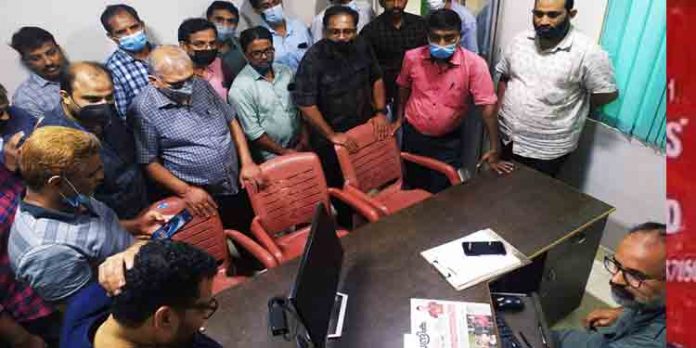 ചന്ദ്രിക ദിനപത്രത്തില് ശമ്പളം ഇല്ല ; പ്രതിഷേധവുമായി ജീവനക്കാര് ചന്ദ്രിക ദിനപത്രത്തില് ശമ്പളം ഇല്ല ; പ്രതിഷേധവുമായി ജീവനക്കാര്
