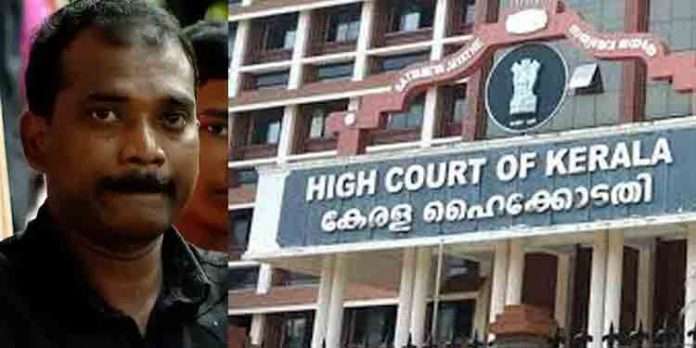 തെന്മലയില് പരാതിക്കാരനെ മര്ദ്ദിച്ച സംഭവത്തില് പോലിസിന് തെറ്റ് പറ്റിയെന്ന് ഹൈക്കോടതിയില് എഡിജിപിയുടെ കുറ്റസമ്മതം തെന്മലയില് പരാതിക്കാരനെ മര്ദ്ദിച്ച സംഭവത്തില് പോലിസിന് തെറ്റ് പറ്റിയെന്ന് ഹൈക്കോടതിയില് എഡിജിപിയുടെ കുറ്റസമ്മതം