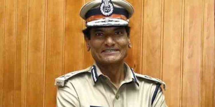 നോക്കുകൂലി ആവശ്യപ്പെട്ടതായി പരാതി ലഭിച്ചാല് എഫ്.ഐ.ആര് രജിസ്റ്റര് ചെയ്ത് അന്വേഷണം നടത്താന് ഡിജിപിയുടെ നിര്ദ്ദേശം നോക്കുകൂലി ആവശ്യപ്പെട്ടതായി പരാതി ലഭിച്ചാല് എഫ്.ഐ.ആര് രജിസ്റ്റര് ചെയ്ത് അന്വേഷണം നടത്താന് ഡിജിപിയുടെ നിര്ദ്ദേശം