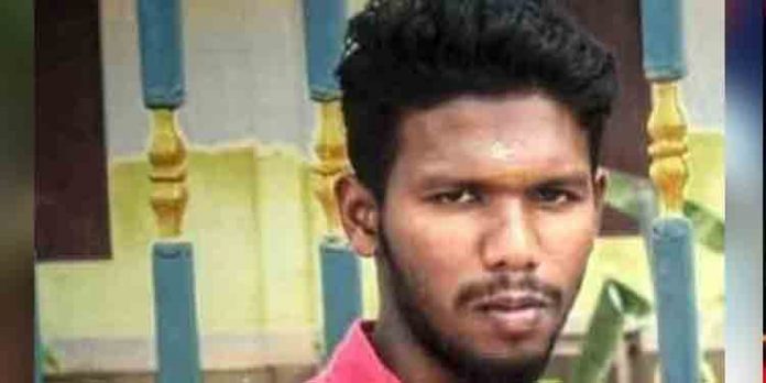 വീടിനുള്ളിലിരുന്ന യുവാവ് ഇടിമിന്നലേറ്റു മരിച്ചു വീടിനുള്ളിലിരുന്ന യുവാവ് ഇടിമിന്നലേറ്റു മരിച്ചു