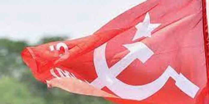 സിപിഎം ബ്രാഞ്ച് സെക്രട്ടറിമാർ നടുറോഡിൽ ഏറ്റുമുട്ടി സിപിഎം ബ്രാഞ്ച് സെക്രട്ടറിമാർ നടുറോഡിൽ ഏറ്റുമുട്ടി