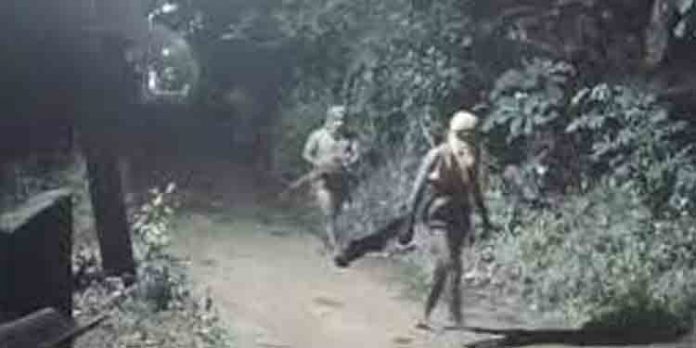 പണി പൂര്ത്തിയാകാത്ത വീട്ടില് ഒളിച്ചിരുന്ന രണ്ടു പേര് പോലീസിന്റെ തിരച്ചിലിനിടയില് രക്ഷപ്പെട്ടു ; കുറുവാ സംഘത്തിലെ ആളുകളെന്ന് സംശയം പണി പൂര്ത്തിയാകാത്ത വീട്ടില് ഒളിച്ചിരുന്ന രണ്ടു പേര് പോലീസിന്റെ തിരച്ചിലിനിടയില് രക്ഷപ്പെട്ടു ; കുറുവാ സംഘത്തിലെ ആളുകളെന്ന് സംശയം