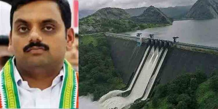 പെരിയാറില് വെള്ളം പൊങ്ങി വീടുകളില് വെള്ളം ; മുല്ലപ്പെരിയാര് തുറന്നപ്പോള് മുന്നറിയിപ്പു നല്കിയില്ല : ഡീന് കുരിയാക്കോസ് പെരിയാറില് വെള്ളം പൊങ്ങി വീടുകളില് വെള്ളം ; മുല്ലപ്പെരിയാര് തുറന്നപ്പോള് മുന്നറിയിപ്പു നല്കിയില്ല : ഡീന് കുരിയാക്കോസ്
