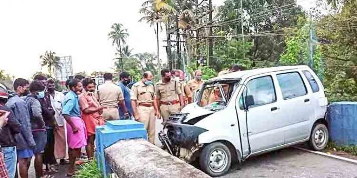 നിയന്ത്രണം വിട്ട കാര് പാലത്തിലിടിച്ച് യാത്രക്കാര്ക്ക് പരുക്ക് നിയന്ത്രണം വിട്ട കാര് പാലത്തിലിടിച്ച് യാത്രക്കാര്ക്ക് പരുക്ക്