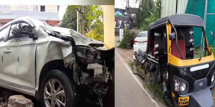 നിയന്ത്രണം വിട്ട കാര് ഓട്ടോയിലും സ്കൂട്ടറിലും ഇടിച്ച് രണ്ടു പേര്ക്ക് ഗുരുതര പരിക്ക് നിയന്ത്രണം വിട്ട കാര് ഓട്ടോയിലും സ്കൂട്ടറിലും ഇടിച്ച് രണ്ടു പേര്ക്ക് ഗുരുതര പരിക്ക്
