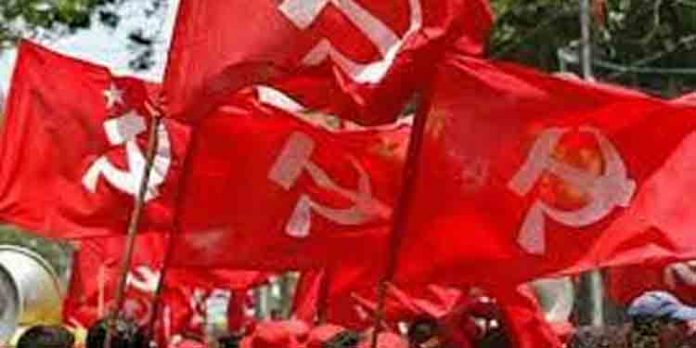 സി.പി.എം. ബ്രാഞ്ച് സെക്രട്ടറിമാര് സമ്മേളന വേദിക്ക് മുമ്പില് തമ്മിലടിച്ചു ; മൂന്നു പേരെ സസ്പെന്ഡ് ചെയ്തു സി.പി.എം. ബ്രാഞ്ച് സെക്രട്ടറിമാര് സമ്മേളന വേദിക്ക് മുമ്പില് തമ്മിലടിച്ചു ; മൂന്നു പേരെ സസ്പെന്ഡ് ചെയ്തു