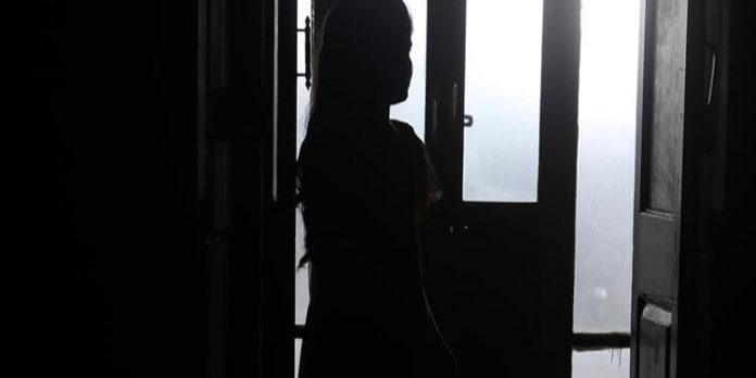 പത്താം ക്ലാസ് വിദ്യാർഥിനിയെ പീഡിപ്പിച്ചു ; യുവാവിനെതിരെ കേസ് പത്താം ക്ലാസ് വിദ്യാർഥിനിയെ പീഡിപ്പിച്ചു ; യുവാവിനെതിരെ കേസ്