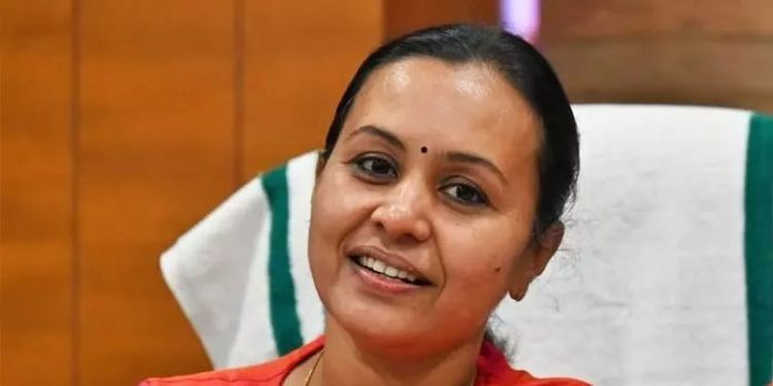 കുഞ്ഞിനെ അനുപമക്ക് കൈമാറുന്നത് കോടതി തീരുമാനപ്രകാരമായിരിക്കുമെന്ന് ആരോഗ്യമന്ത്രി കുഞ്ഞിനെ അനുപമക്ക് കൈമാറുന്നത് കോടതി തീരുമാനപ്രകാരമായിരിക്കുമെന്ന് ആരോഗ്യമന്ത്രി