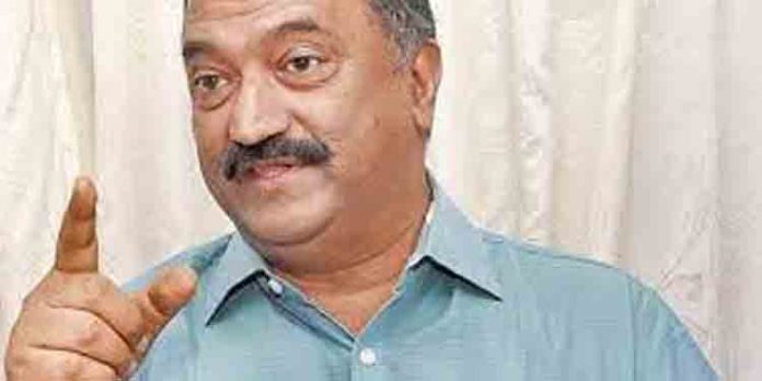 ഉമ്മന്ചാണ്ടി സര്ക്കാര് ഇന്ധന നികുതി കുറച്ചെന്ന പ്രതിപക്ഷ അവകാശവാദം പൊള്ളയാണെന്ന് മന്ത്രി ഉമ്മന്ചാണ്ടി സര്ക്കാര് ഇന്ധന നികുതി കുറച്ചെന്ന പ്രതിപക്ഷ അവകാശവാദം പൊള്ളയാണെന്ന് മന്ത്രി