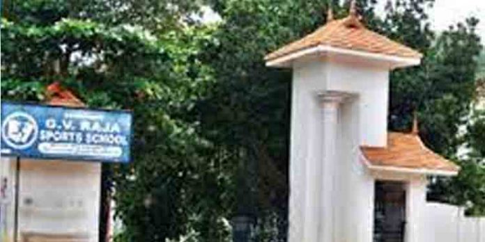 ജീവനക്കാരിയോട് അപമര്യാദയായി പെരുമാറി : സി എസ് പ്രദീപിനെതിരെ അന്വേഷണം ജീവനക്കാരിയോട് അപമര്യാദയായി പെരുമാറി : സി എസ് പ്രദീപിനെതിരെ അന്വേഷണം