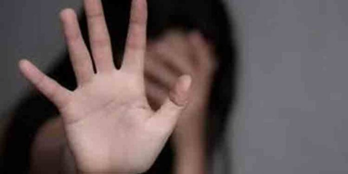 ഭൂവുടമയുടെ പീഡനത്തിന് ഇരയായ 30 കാരി ആത്മഹത്യ ചെയ്തു ഭൂവുടമയുടെ പീഡനത്തിന് ഇരയായ 30 കാരി ആത്മഹത്യ ചെയ്തു