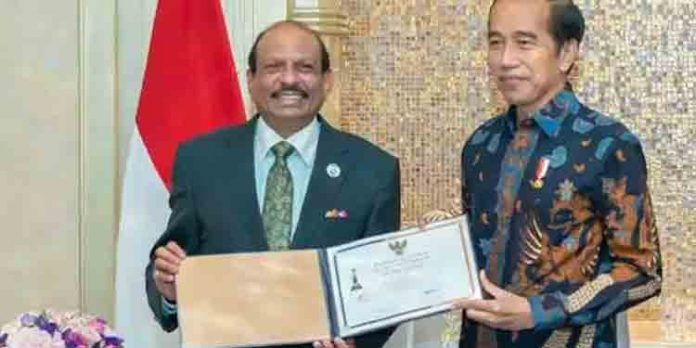 എംഎ യൂസഫലിയ്ക്ക് ഇന്തോനേഷ്യന് ‘പ്രിമ ദുത്ത’ പുരസ്കാരം എംഎ യൂസഫലിയ്ക്ക് ഇന്തോനേഷ്യന് ‘പ്രിമ ദുത്ത’ പുരസ്കാരം
