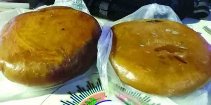 കോടികള് വിലവരുന്ന അഞ്ചുകിലോ ആംബര് ഗ്രീസുമായി രണ്ടുപേര് പോലീസ് പിടിയില് കോടികള് വിലവരുന്ന അഞ്ചുകിലോ ആംബര് ഗ്രീസുമായി രണ്ടുപേര് പോലീസ് പിടിയില്