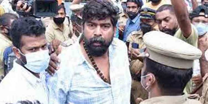 ജോജുവിന്റെ കാര് തകര്ത്ത കേസില് വീണ്ടും അറസ്റ്റ് ജോജുവിന്റെ കാര് തകര്ത്ത കേസില് വീണ്ടും അറസ്റ്റ്