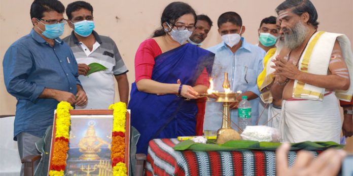 അയ്യപ്പന്റെ പൂങ്കാവനം ശുചിയാക്കാന് ഒരുമിച്ച് പ്രവര്ത്തിക്കാം : ജില്ലാ കളക്ടര് അയ്യപ്പന്റെ പൂങ്കാവനം ശുചിയാക്കാന് ഒരുമിച്ച് പ്രവര്ത്തിക്കാം : ജില്ലാ കളക്ടര്