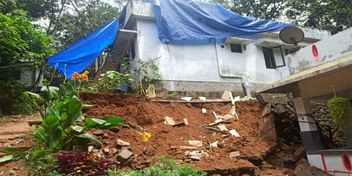 അധികൃതര് വാക്കു പാലിച്ചില്ല ; പെരുവഴിയിലായി അജിമോനും കുടുംബവും അധികൃതര് വാക്കു പാലിച്ചില്ല ; പെരുവഴിയിലായി അജിമോനും കുടുംബവും