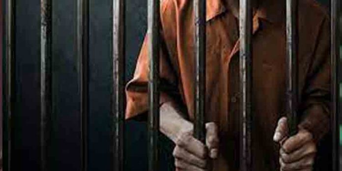 യുപി ജയിലില് തടവുകാരന് പനി ബാധിച്ച് മരിച്ചു : സംഘര്ഷം യുപി ജയിലില് തടവുകാരന് പനി ബാധിച്ച് മരിച്ചു : സംഘര്ഷം