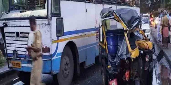 കെഎസ്ആര്ടിസി ബസ് ഓട്ടോറിക്ഷയുമായി കൂട്ടിയിടിച്ച് ഓട്ടോ ഡ്രൈവര് മരിച്ചു കെഎസ്ആര്ടിസി ബസ് ഓട്ടോറിക്ഷയുമായി കൂട്ടിയിടിച്ച് ഓട്ടോ ഡ്രൈവര് മരിച്ചു