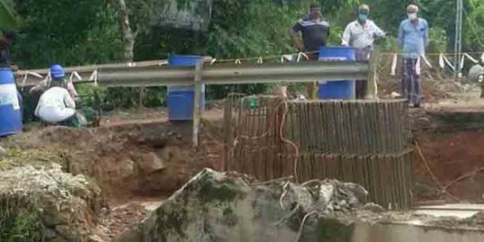 ആലപ്പുഴ – ചങ്ങനാശേരി റോഡ് നവീകരണം ; പാലങ്ങള്ക്ക് മതിയായ ഉയരമില്ലെന്ന് പരാതി ആലപ്പുഴ – ചങ്ങനാശേരി റോഡ് നവീകരണം ; പാലങ്ങള്ക്ക് മതിയായ ഉയരമില്ലെന്ന് പരാതി