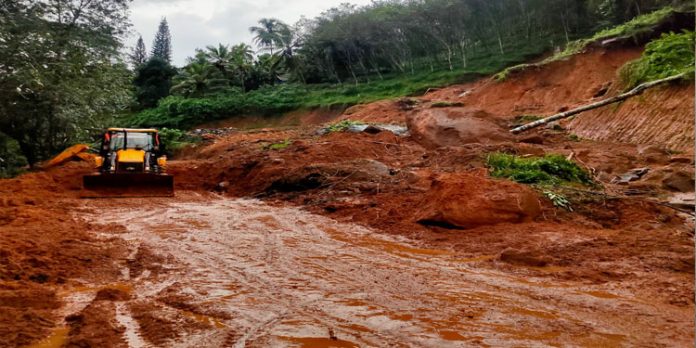 കല്ലുവിളയില് പാറ ഖനനത്തിന് അനുമതി നല്കരുതെന്ന ആവശ്യവുമായി നാട്ടുകാര് രംഗത്ത് കല്ലുവിളയില് പാറ ഖനനത്തിന് അനുമതി നല്കരുതെന്ന ആവശ്യവുമായി നാട്ടുകാര് രംഗത്ത്
