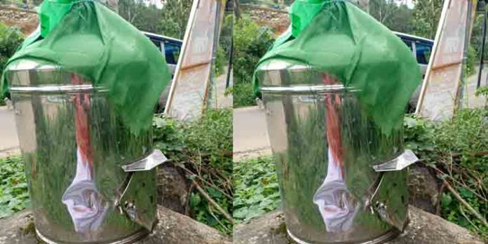 തൃക്കോമല മുസ്ലിം പള്ളിയുടെ കാണിക്ക വഞ്ചി കുത്തി തുറന്ന നിലയില് കണ്ടെത്തി തൃക്കോമല മുസ്ലിം പള്ളിയുടെ കാണിക്ക വഞ്ചി കുത്തി തുറന്ന നിലയില് കണ്ടെത്തി