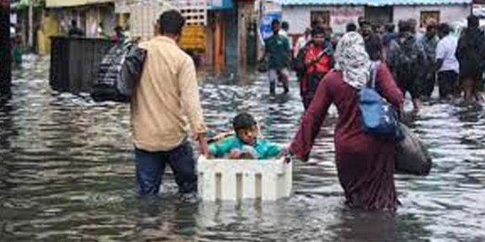 തമിഴ്നാട്ടില് തീവ്ര മഴ ; വിദ്യാഭ്യാസ സ്ഥാപനങ്ങള്ക്ക് അവധി പ്രഖ്യാപിച്ചു തമിഴ്നാട്ടില് തീവ്ര മഴ ; വിദ്യാഭ്യാസ സ്ഥാപനങ്ങള്ക്ക് അവധി പ്രഖ്യാപിച്ചു