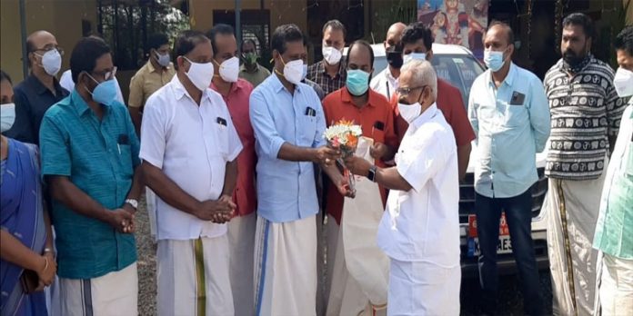 ദേവസ്വം ബോർഡ് പ്രസിഡൻ്റിന് ഇടത്താവളത്തിൽ സ്വീകരണം നൽകി ദേവസ്വം ബോർഡ് പ്രസിഡൻ്റിന് ഇടത്താവളത്തിൽ സ്വീകരണം നൽകി