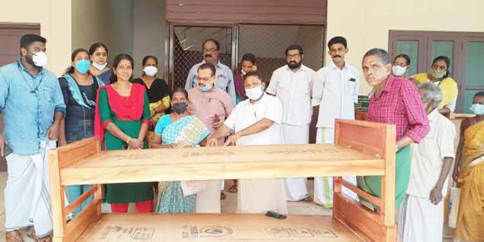 ഏനാദിമംഗലം ഗ്രാമപഞ്ചായത്തില് കട്ടില് വിതരണം ഏനാദിമംഗലം ഗ്രാമപഞ്ചായത്തില് കട്ടില് വിതരണം