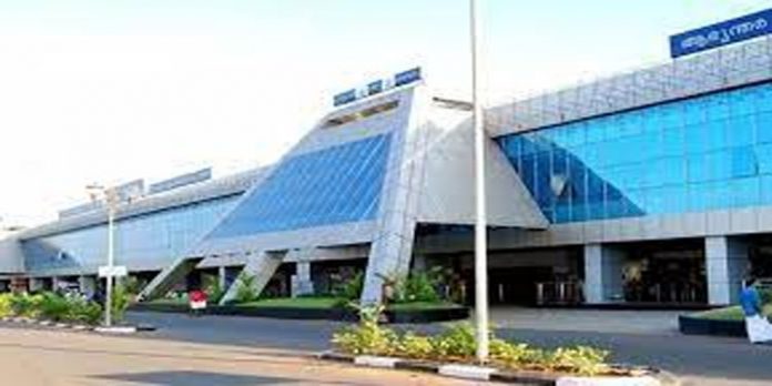 കരിപ്പൂര് വിമാനത്താവളത്തില് മൂന്നു മിനിറ്റില് കൂടുതല് വാഹനം പാര്ക്ക് ചെയ്താല് 500 രൂപ പിഴ കരിപ്പൂര് വിമാനത്താവളത്തില് മൂന്നു മിനിറ്റില് കൂടുതല് വാഹനം പാര്ക്ക് ചെയ്താല് 500 രൂപ പിഴ