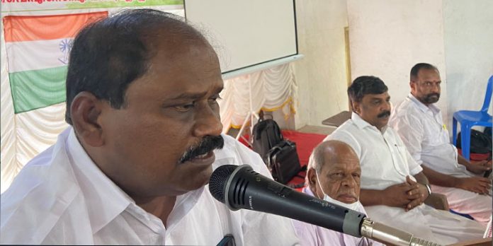 ജില്ലയിലെ എല്ലാ കോണ്ഗ്രസ് യൂണിറ്റ് ഭാരവാഹികള്ക്കും തിരിച്ചറിയല് കാര്ഡുകള് നല്കും ; പ്രൊഫ. സതീഷ് കൊച്ചുപറമ്പില് ജില്ലയിലെ എല്ലാ കോണ്ഗ്രസ് യൂണിറ്റ് ഭാരവാഹികള്ക്കും തിരിച്ചറിയല് കാര്ഡുകള് നല്കും ; പ്രൊഫ. സതീഷ് കൊച്ചുപറമ്പില്