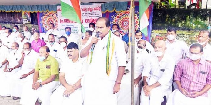 കര്ഷകര്ക്ക് ചരമഗീതം പാടിയ ബില്ല് പിന്വിക്കണം : പ്രൊഫ.സതീഷ് കൊച്ചുപറമ്പില് കര്ഷകര്ക്ക് ചരമഗീതം പാടിയ ബില്ല് പിന്വിക്കണം : പ്രൊഫ.സതീഷ് കൊച്ചുപറമ്പില്