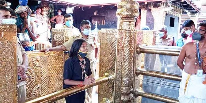 സന്നിധാനത്ത് സംഗീതാര്ച്ചന നടത്തി ചെന്നൈ സ്വദേശിനി യുവശ്രീ സന്നിധാനത്ത് സംഗീതാര്ച്ചന നടത്തി ചെന്നൈ സ്വദേശിനി യുവശ്രീ