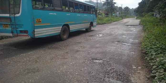 കോന്നിയിലെ റോഡ് നിര്മ്മാണങ്ങള് ദുരിതത്തില് കോന്നിയിലെ റോഡ് നിര്മ്മാണങ്ങള് ദുരിതത്തില്