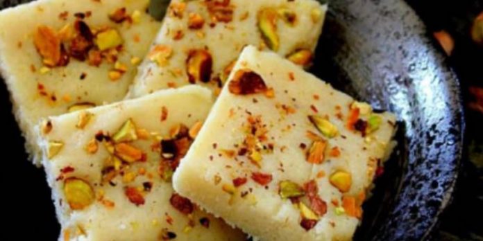 മൂന്ന് ചേരുവകൾ കൊണ്ട് കിടിലൻ മധുരപലഹാരം ; തയാറാക്കാം എളുപ്പത്തിൽ മൂന്ന് ചേരുവകൾ കൊണ്ട് കിടിലൻ മധുരപലഹാരം ; തയാറാക്കാം എളുപ്പത്തിൽ