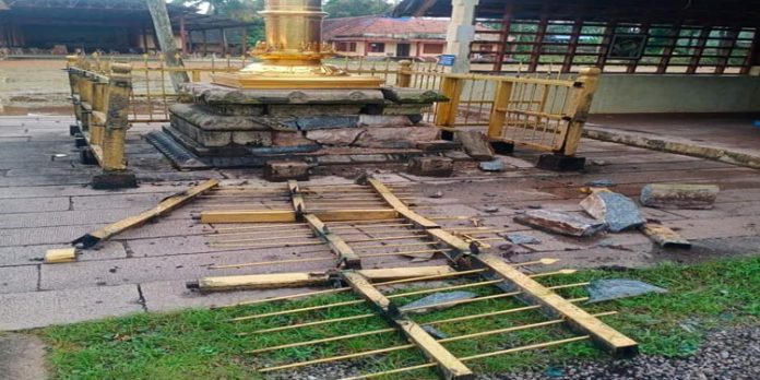 അതിഭയാനകമായ ഇടി ; ശ്രീവല്ലഭ മഹാക്ഷേത്രത്തിലെ സ്വർണ കൊടിമരത്തിൻ്റെ പഞ്ചവർഗതറയ്ക്ക് കേടുപാടുകൾ സംഭവിച്ചു അതിഭയാനകമായ ഇടി ; ശ്രീവല്ലഭ മഹാക്ഷേത്രത്തിലെ സ്വർണ കൊടിമരത്തിൻ്റെ പഞ്ചവർഗതറയ്ക്ക് കേടുപാടുകൾ സംഭവിച്ചു