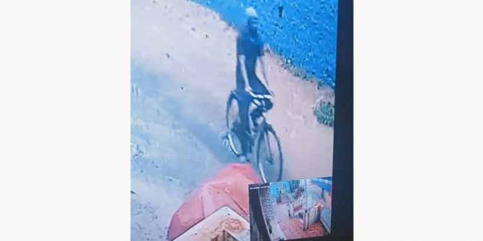 വീട്ടമ്മയെ ആക്രമിച്ച് മാല കവര്ന്ന സംഭവം ; പ്രതിയെ തിരിച്ചറിഞ്ഞെങ്കിലും – പിടികൂടാനാവാതെ പോലീസ് വീട്ടമ്മയെ ആക്രമിച്ച് മാല കവര്ന്ന സംഭവം ; പ്രതിയെ തിരിച്ചറിഞ്ഞെങ്കിലും – പിടികൂടാനാവാതെ പോലീസ്