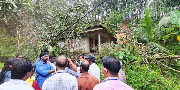 വീട് നഷ്ടപ്പെട്ടവര്ക്കും കൃഷി നാശം സംഭവിച്ചവര്ക്കും അടിയന്തരസഹായം എത്തിക്കണം : ഡെപ്യൂട്ടി സ്പീക്കര് ചിറ്റയം ഗോപകുമാര് വീട് നഷ്ടപ്പെട്ടവര്ക്കും കൃഷി നാശം സംഭവിച്ചവര്ക്കും അടിയന്തരസഹായം എത്തിക്കണം : ഡെപ്യൂട്ടി സ്പീക്കര് ചിറ്റയം ഗോപകുമാര്