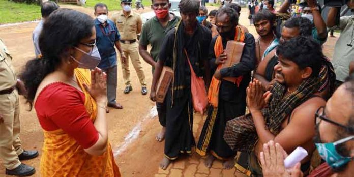 പമ്പ, നിലയ്ക്കല് ബേസ് ക്യാമ്പ് എന്നിവിടങ്ങളിലെ പ്രവര്ത്തനങ്ങള് ജില്ലാ കളക്ടര് വിലയിരുത്തി പമ്പ, നിലയ്ക്കല് ബേസ് ക്യാമ്പ് എന്നിവിടങ്ങളിലെ പ്രവര്ത്തനങ്ങള് ജില്ലാ കളക്ടര് വിലയിരുത്തി