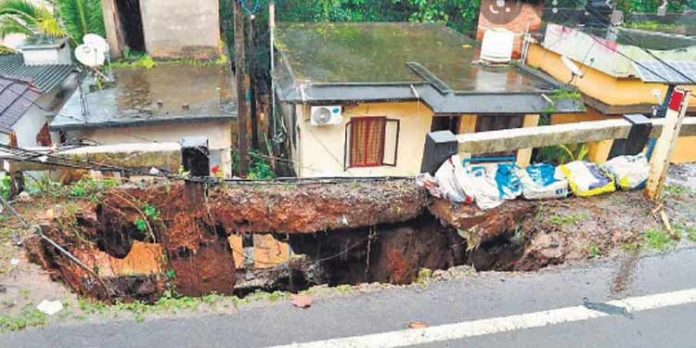 കൈപ്പട്ടൂര് പാലത്തിലൂടെ ഗതാഗതം അനുവദിച്ചു ;10 ദിവസത്തില് ഒരിക്കല് പാലം പരിശോധിക്കണം കൈപ്പട്ടൂര് പാലത്തിലൂടെ ഗതാഗതം അനുവദിച്ചു ;10 ദിവസത്തില് ഒരിക്കല് പാലം പരിശോധിക്കണം