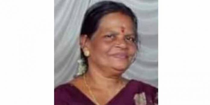 ഓട്ടോറിക്ഷ കുഴിയില് ചാടി നിയന്ത്രണം വിട്ട് മറിഞ്ഞ് വീട്ടമ്മ മരിച്ചു ഓട്ടോറിക്ഷ കുഴിയില് ചാടി നിയന്ത്രണം വിട്ട് മറിഞ്ഞ് വീട്ടമ്മ മരിച്ചു