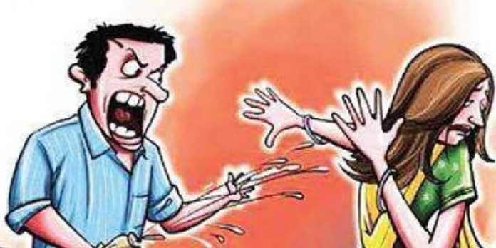 വിവാഹാഭ്യര്ത്ഥന നിരസിച്ചതിന് യുവതിയുടെ ദേഹത്ത് ആസിഡ് ഒഴിച്ചു വിവാഹാഭ്യര്ത്ഥന നിരസിച്ചതിന് യുവതിയുടെ ദേഹത്ത് ആസിഡ് ഒഴിച്ചു