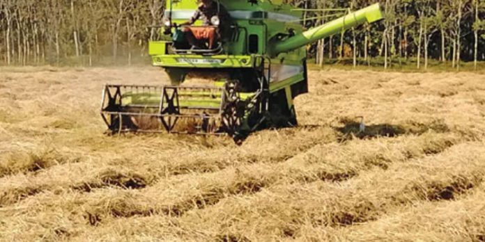 കൊയ്ത്ത് യന്ത്രങ്ങൾ സുലഭമാക്കാൻ നടപടി വേണം – ജില്ല കാര്ഷിക വികസന സമിതി യോഗം കൊയ്ത്ത് യന്ത്രങ്ങൾ സുലഭമാക്കാൻ നടപടി വേണം – ജില്ല കാര്ഷിക വികസന സമിതി യോഗം